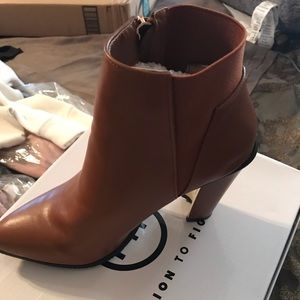 Cognac Ankle booties with a heel size 8